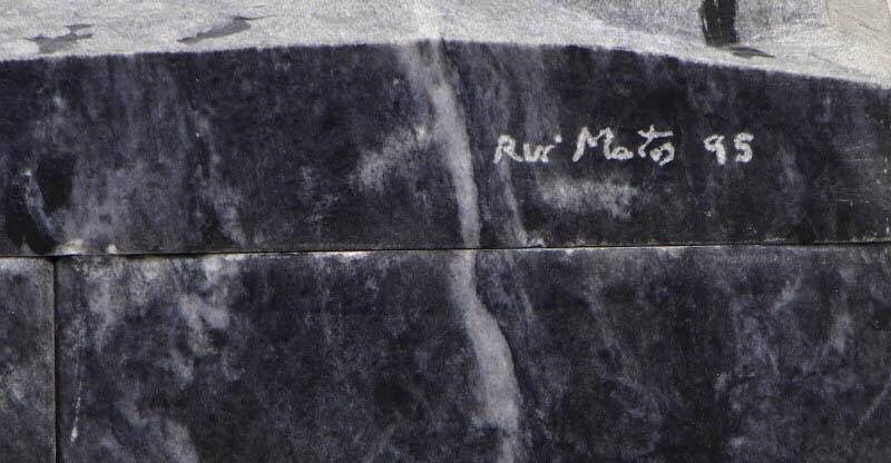 - RUI MATOS (n.1959) - ORIGINAL - Escultura em mármore cinzento, assin