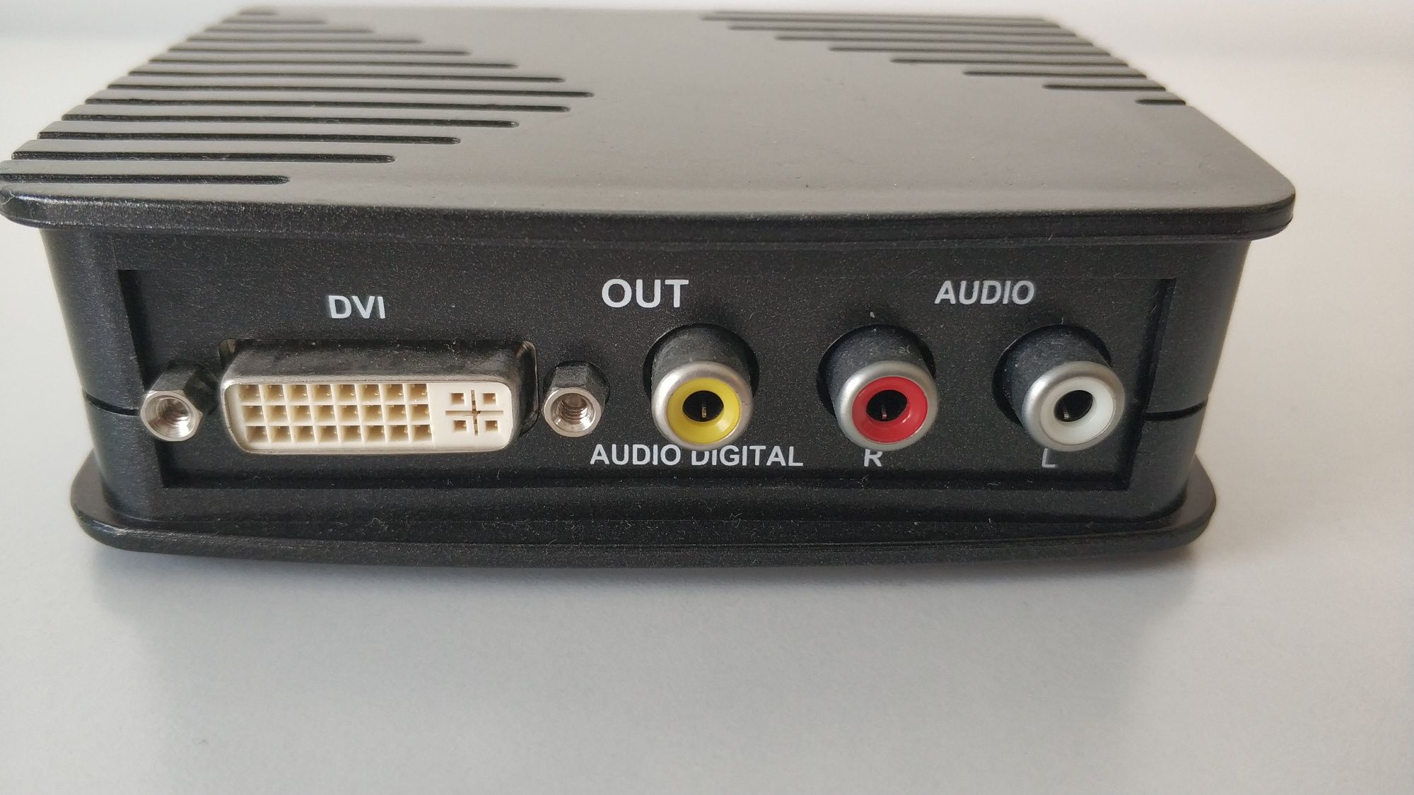 Comutador Audio e DVI