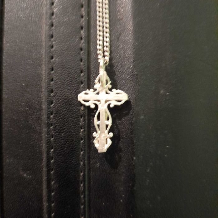 Хрестик срібний з візерунком та разпяттям, 3 см. Новий! Є проба.