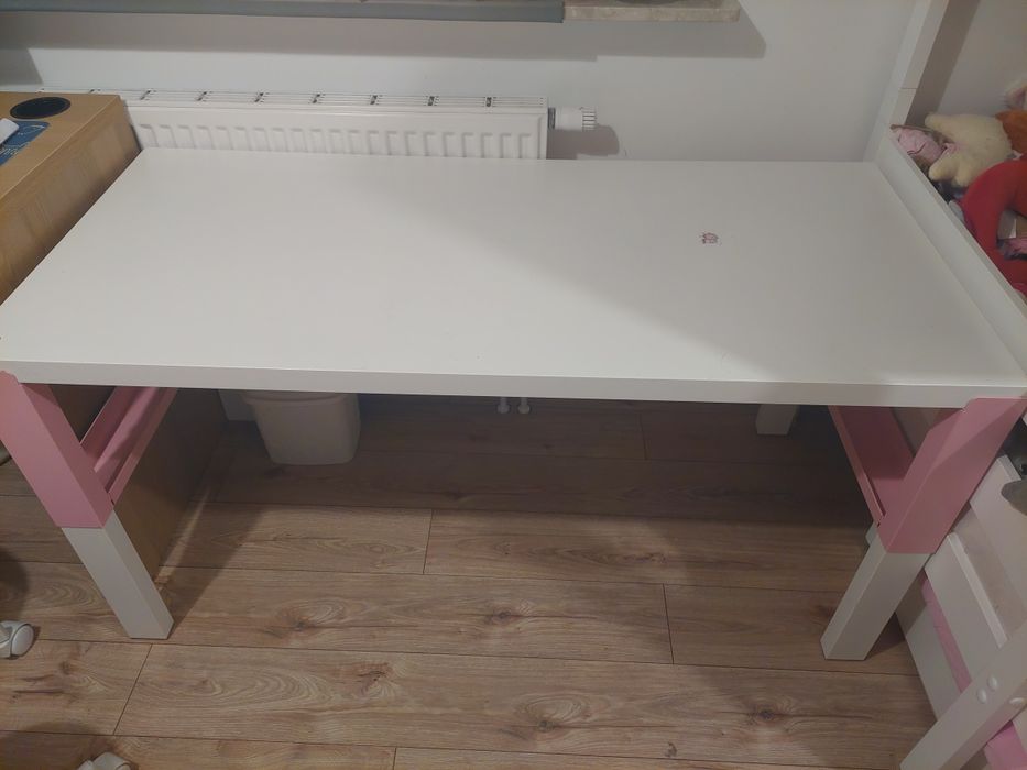 Biurko PAHL różowe nogi