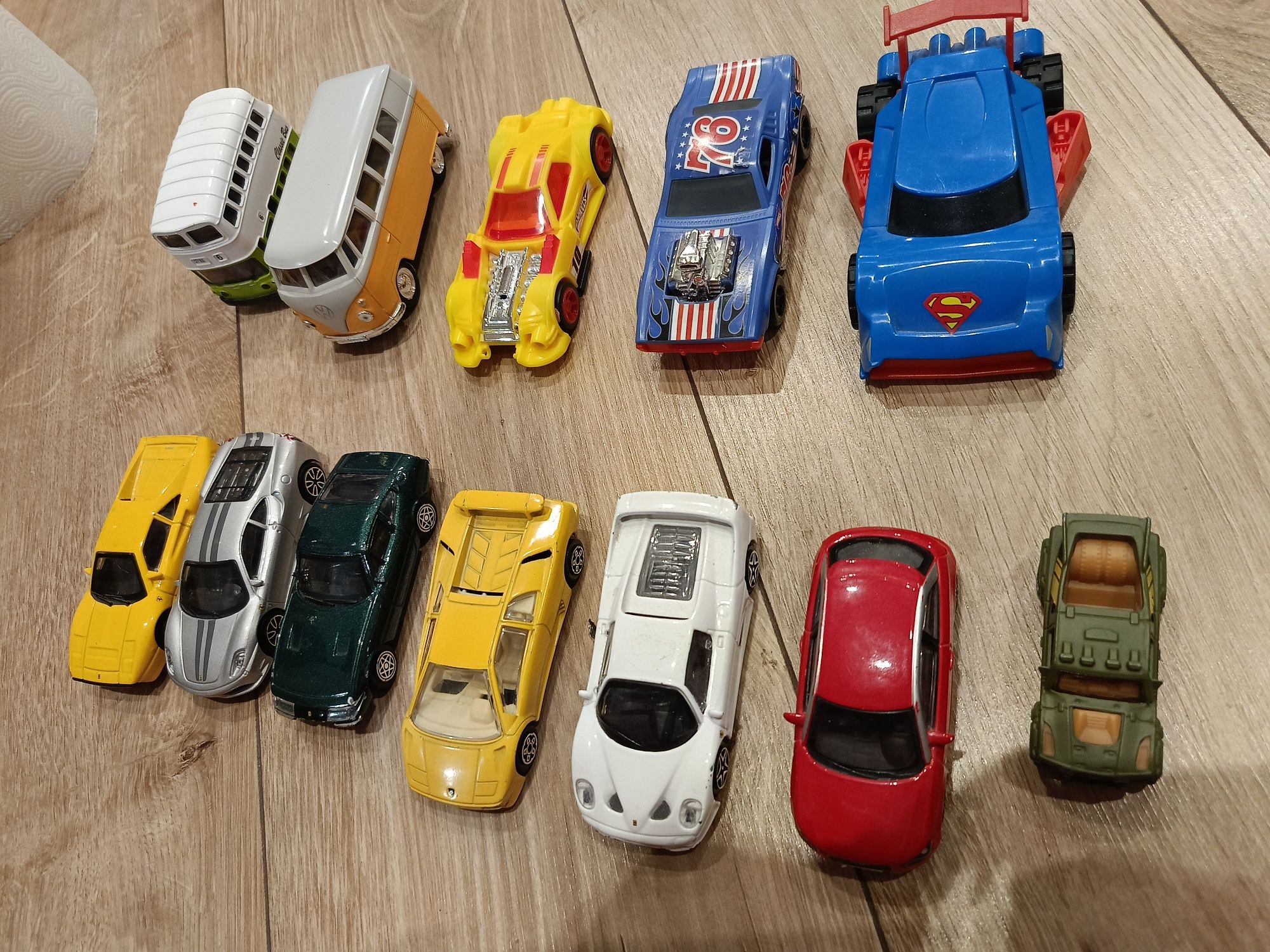 Resoraki duże, ferrari, Lamborghini, audi 12 szt.