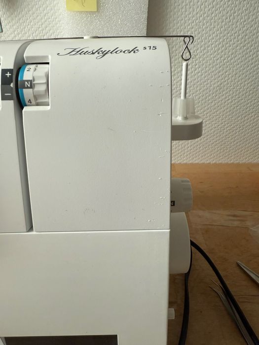 Maszyna do szycia Husqvarna Huskylock S15