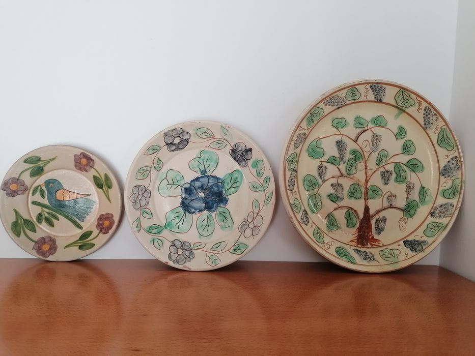 Pratos decorativos em barro