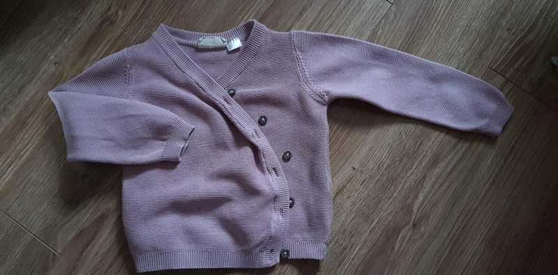 Liliowy sweterek zapinany 74/80 lupilu pure
Sweter dla dziewczynki