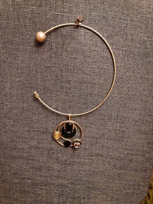 Прикраси, кольє, бусы.