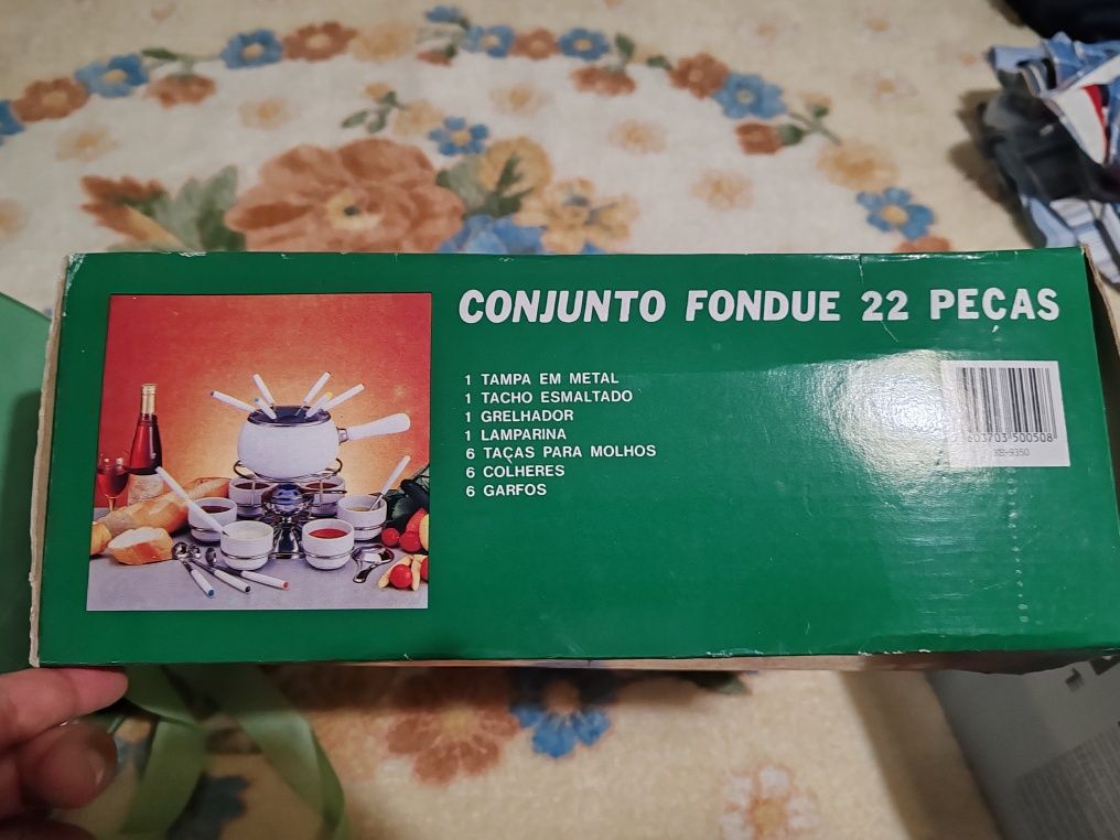 Conjunto Fondue novo na caixa com 22 peças