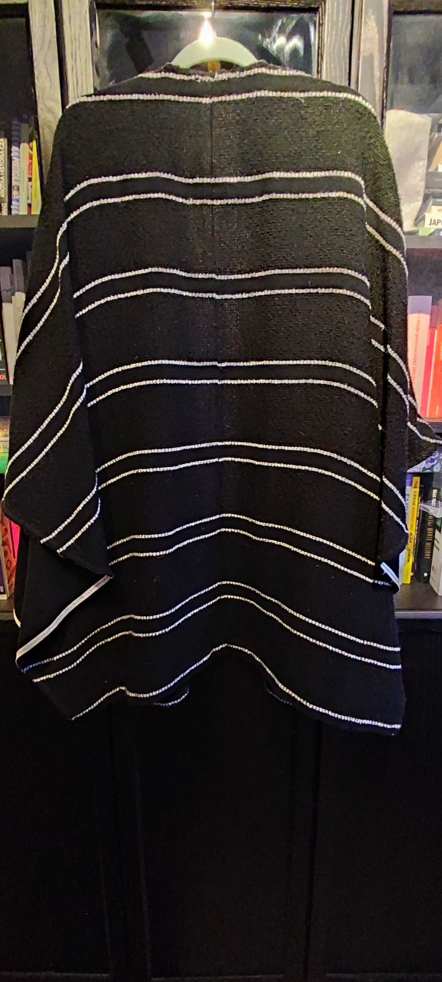 Ciepły sweter w poziome paski. Szerokie rękawy, Mango Suit Collection