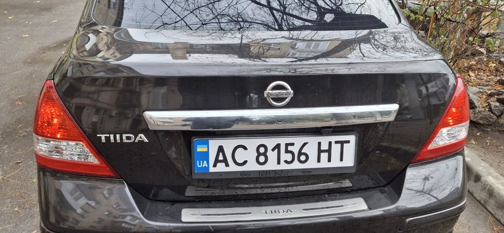легковий автомобіль Нісан Тііда