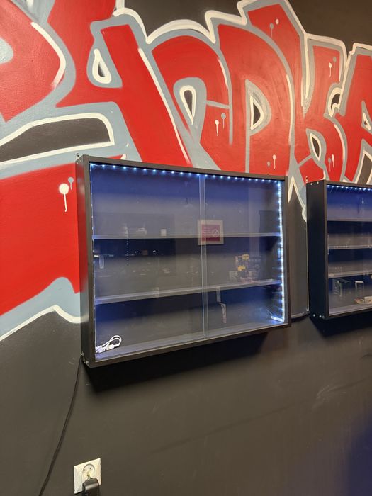 2x witryna wisząca gablota czarna szklana led witryny gabloty