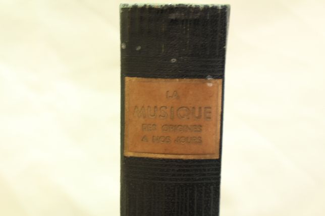 La musique des origines a nos jours - Larousse Livro Raro 1946