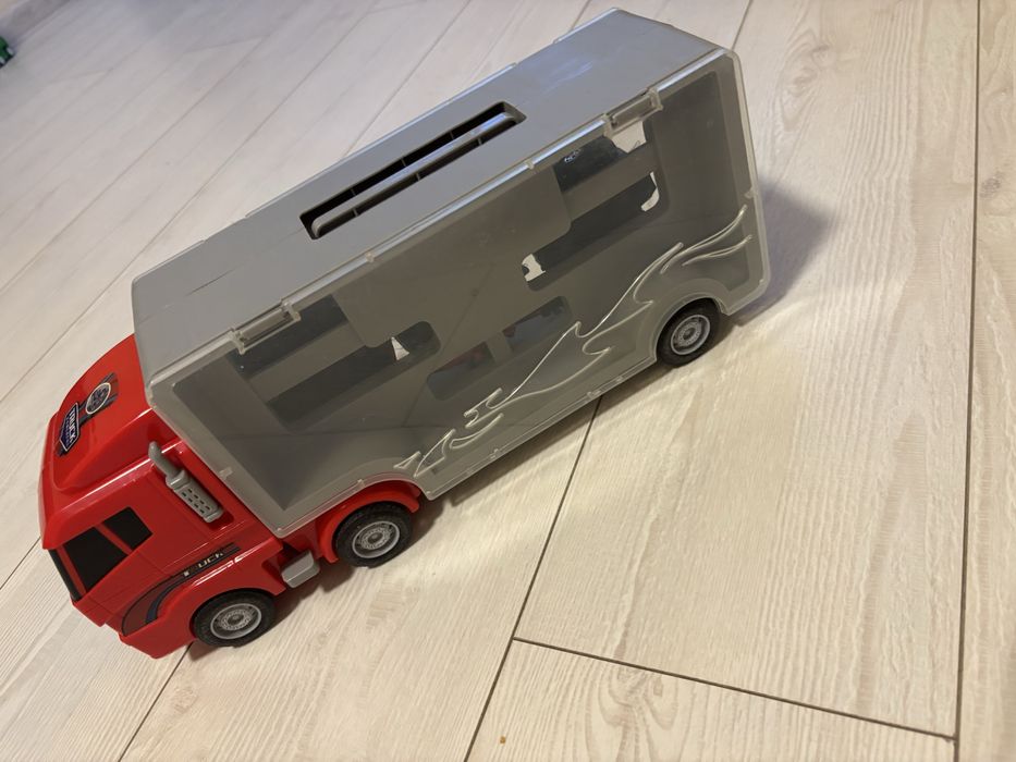 Продам трейлер з машинками