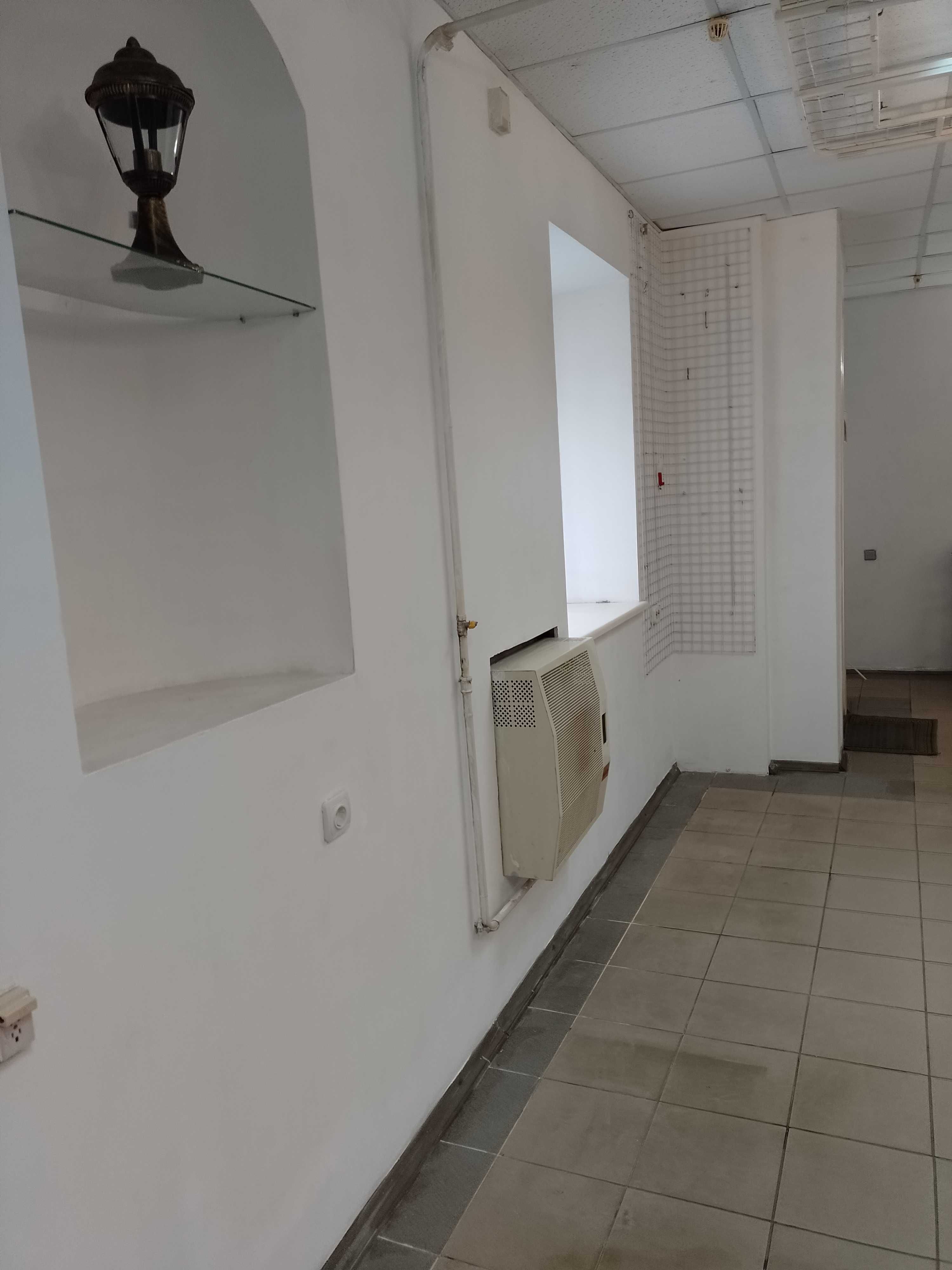 Продаю (Без комісії) фасадне приміщення на Дунаєва и1