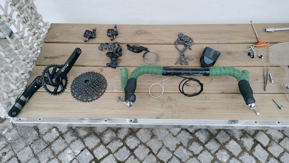Peças bicicleta.
