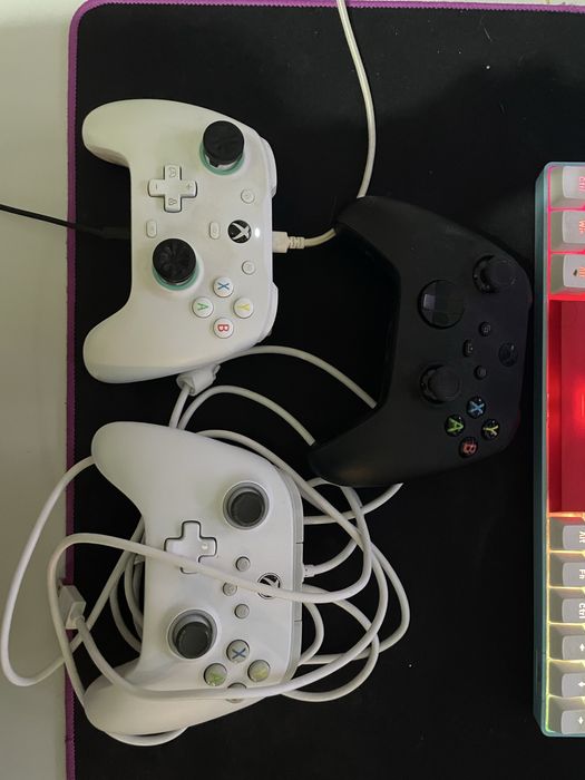 Xbox series x com 3 comandos e caixa original