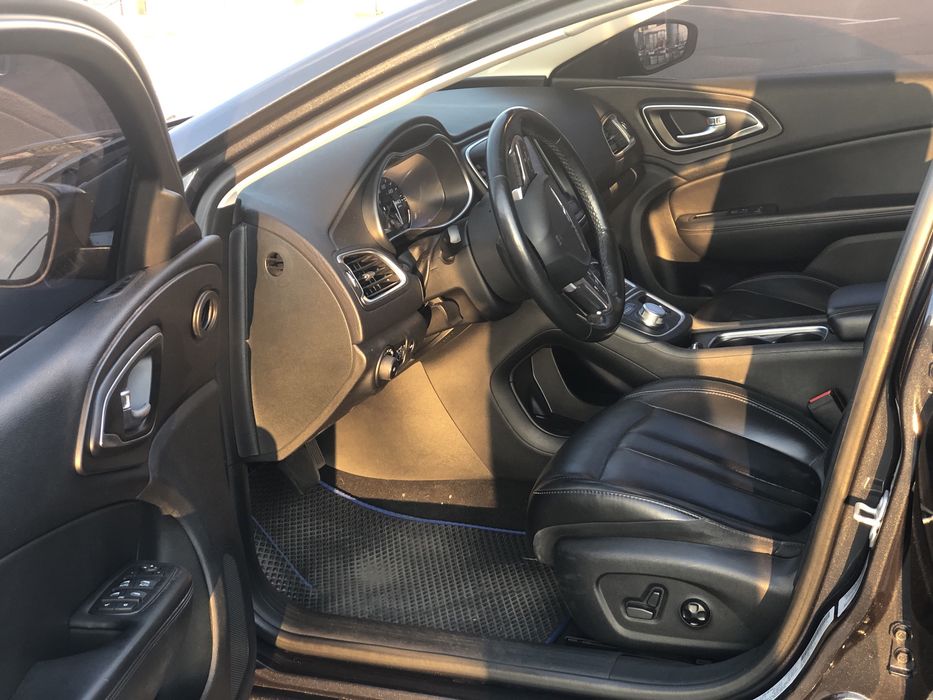 Chrysler 200 хамеліон синій