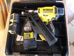 Gwoździarka DeWALT DCN930N 2 x 5Ah 18V XR