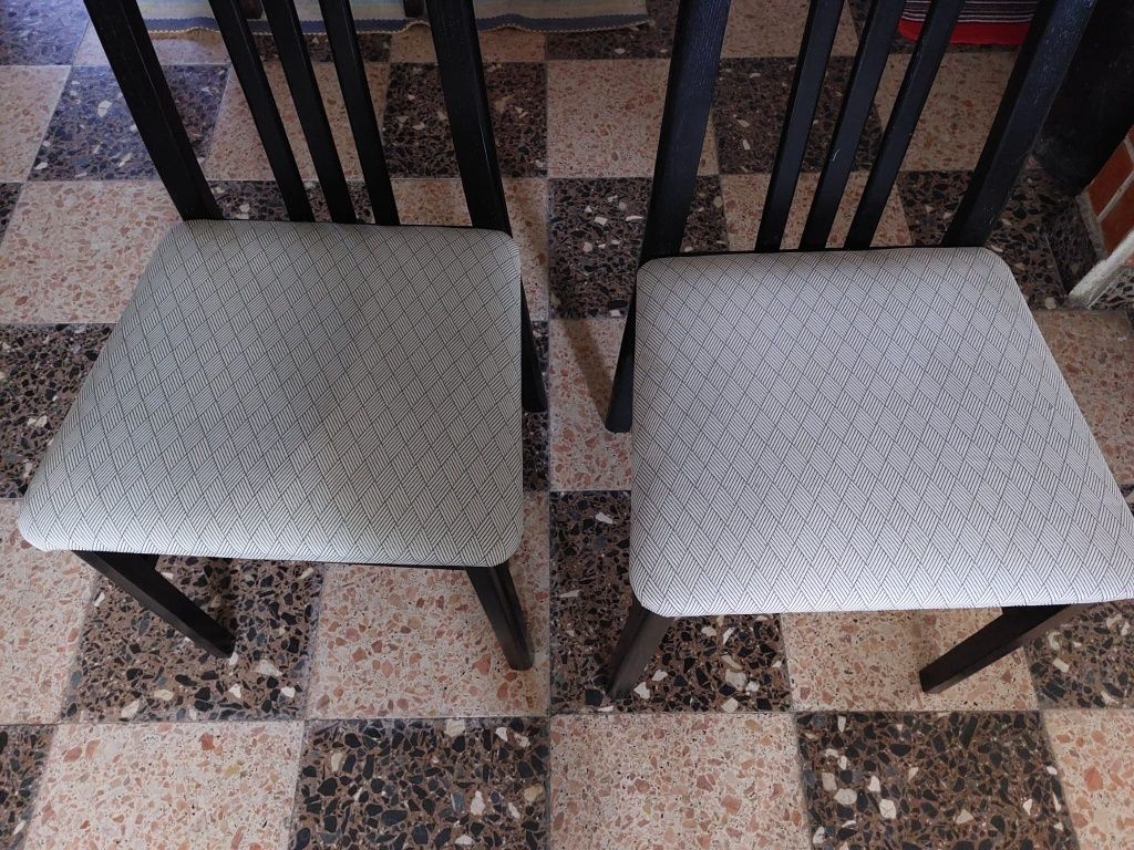 Mesa de jantar/sala com 4 cadeiras