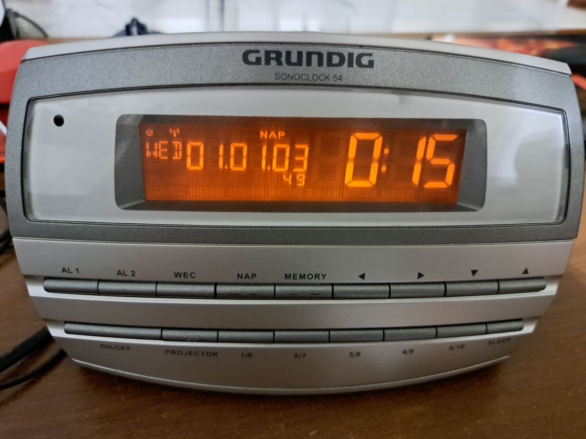 Радио часы Grundig sonoclok 54 с проэктором