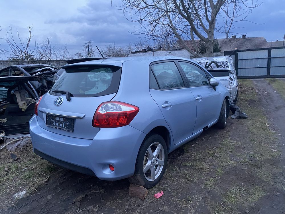 Klapa  tylna ladna Toyota Auris e15 kod lakieru 8s1 cześci
