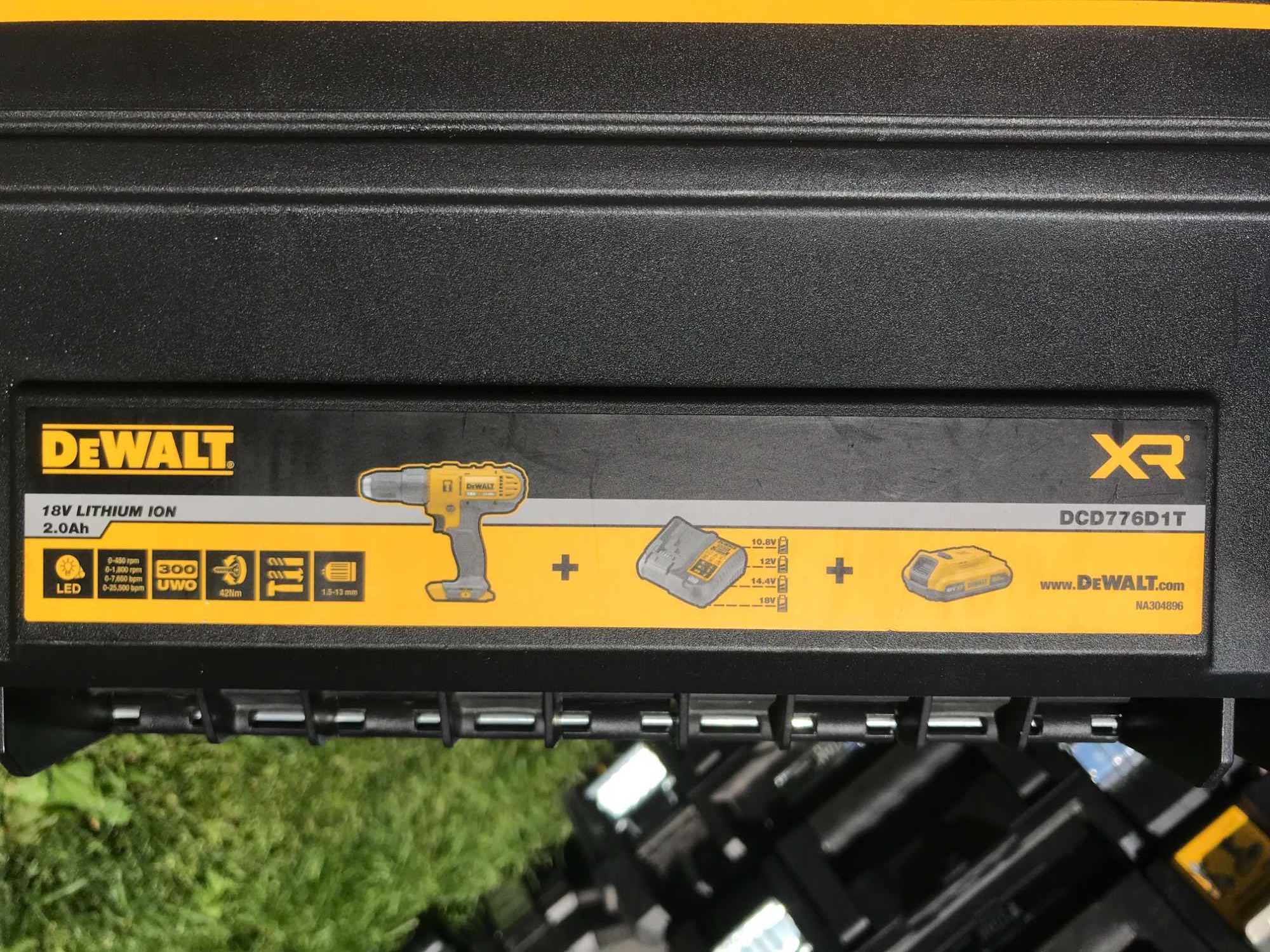 Ящик Dewalt для шуруповертів,для акумуляторів на 2Ан, оригінал