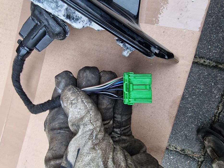 Lustrerko lewe prawe volvo v40 d2 Europa kod lakieru  702-46    10 pin