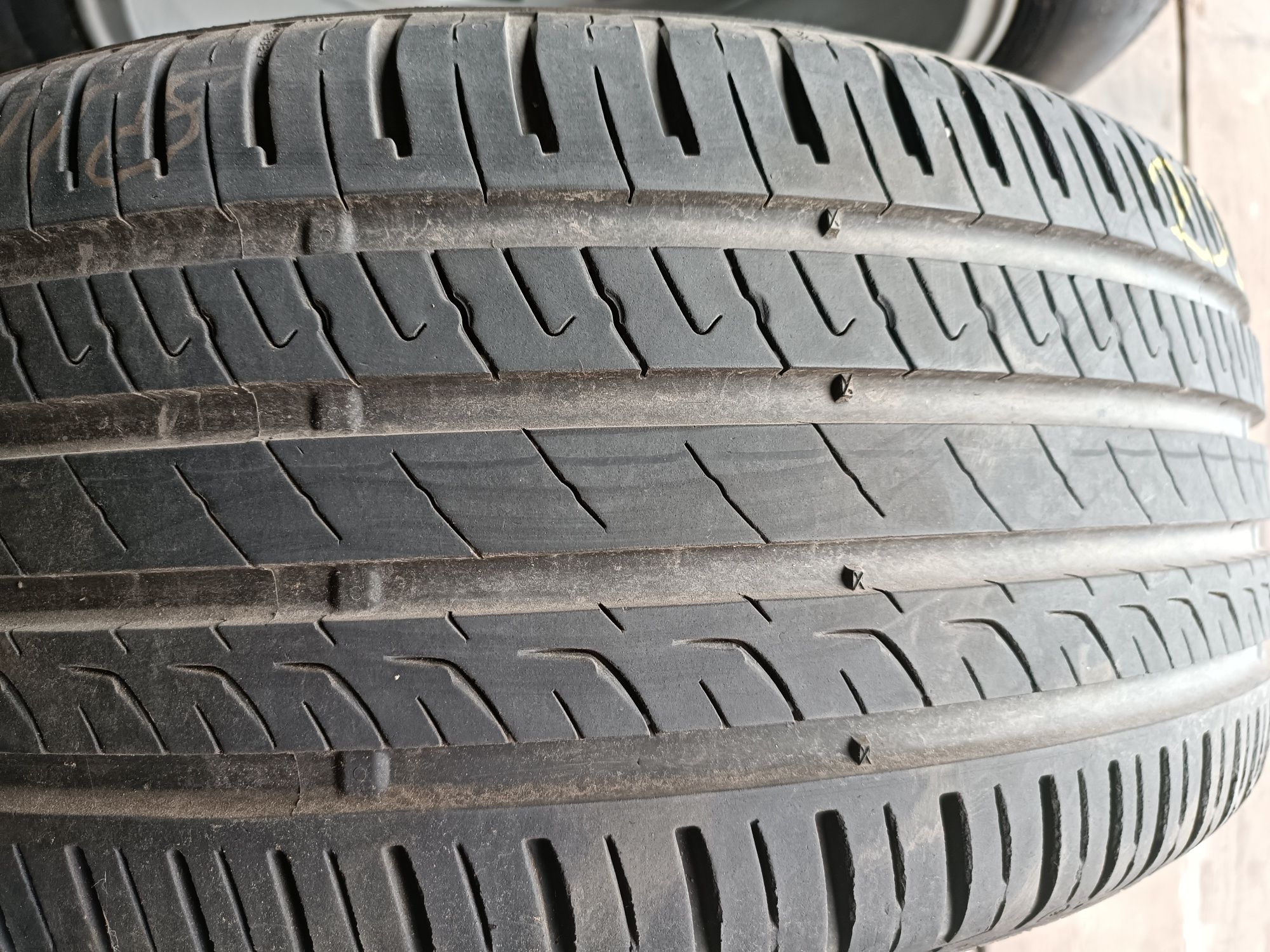 Opona 235/45 r18 Barum