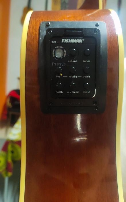 Guitarra electroacustica Ária