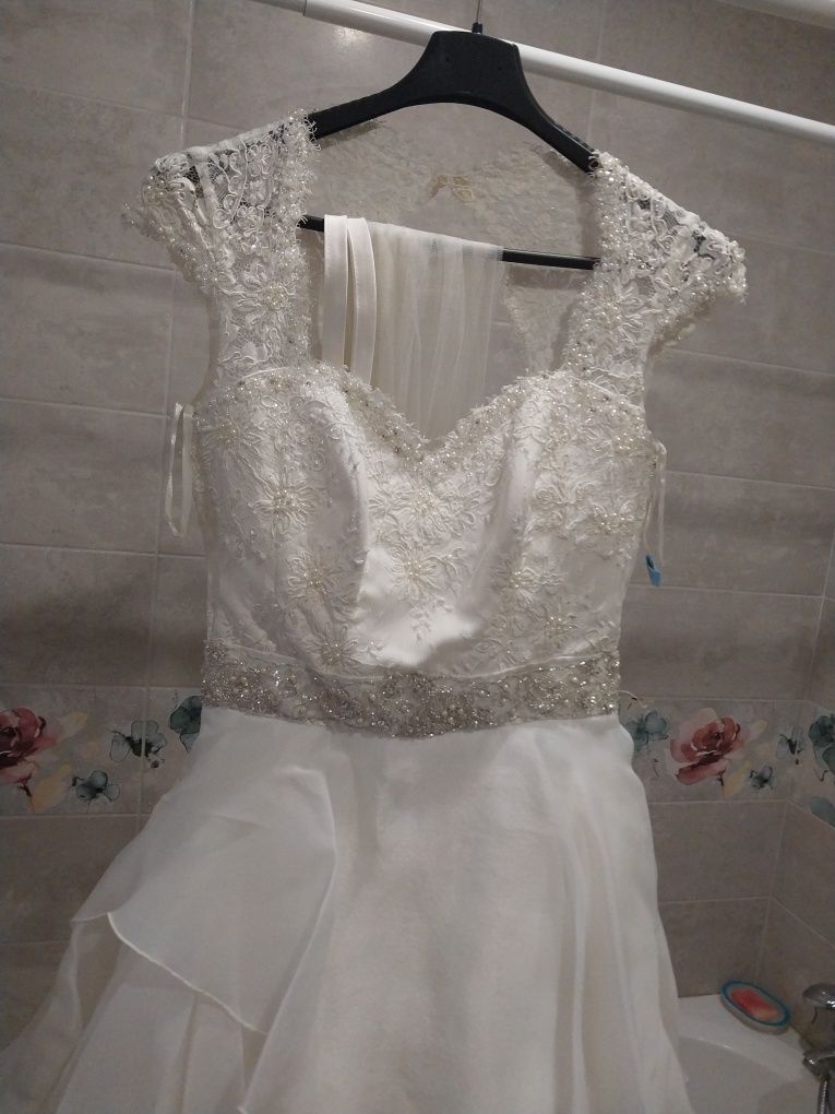 Весільне плаття xs