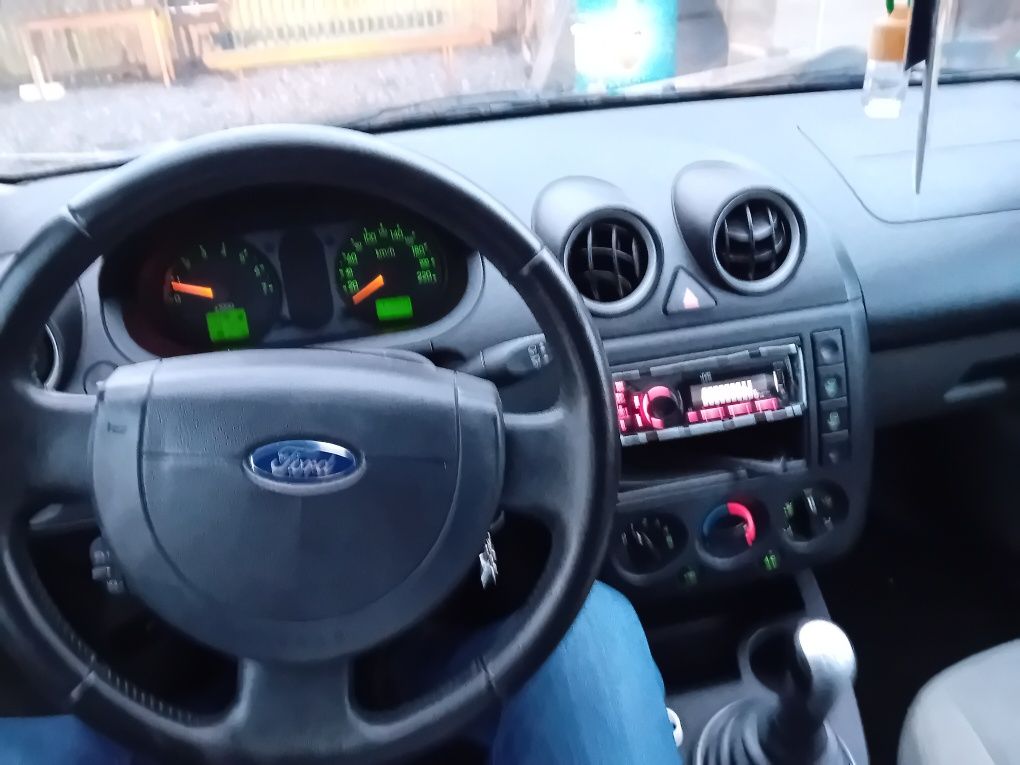 Okazja Ford Fiesta 2002 1.4 16v wersja ghia klimą elektryka zamiana