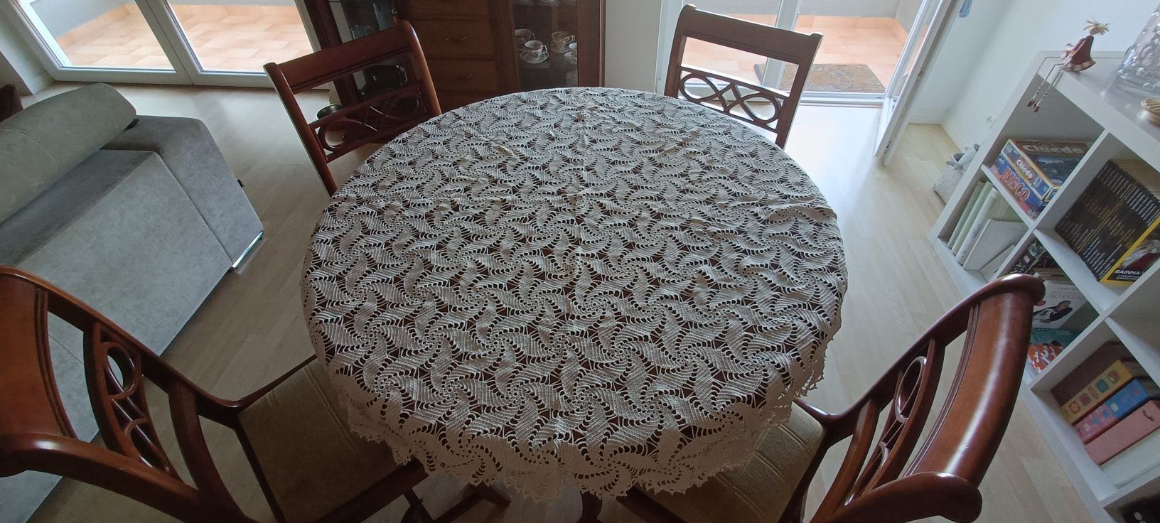Toalha Oval de Renda - Linha 12