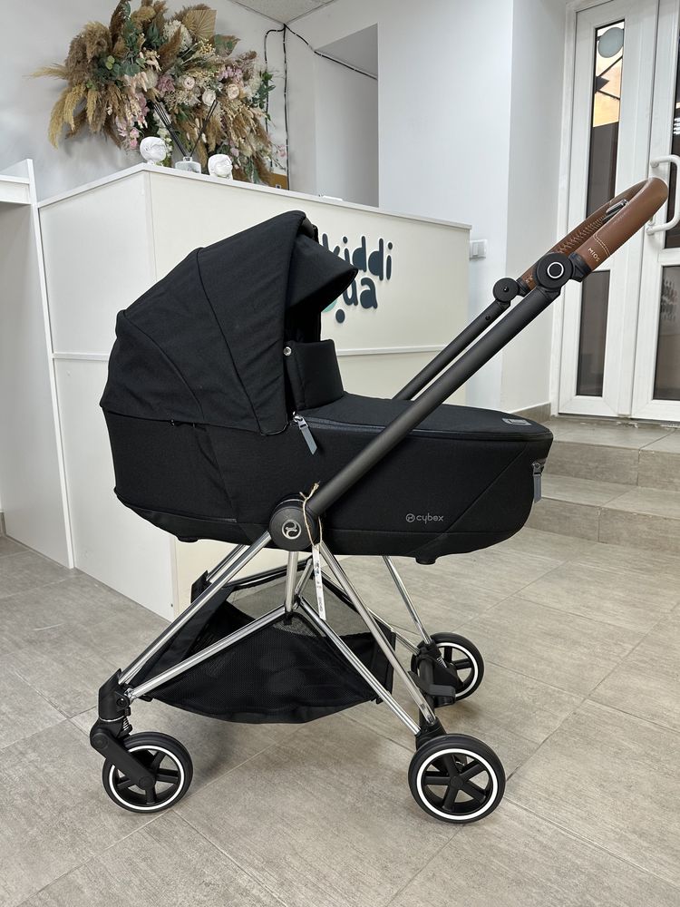 Cybex Mios в чорному кольорі