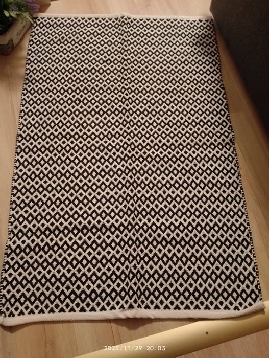 sprzedam niedużą makatę na podłogę