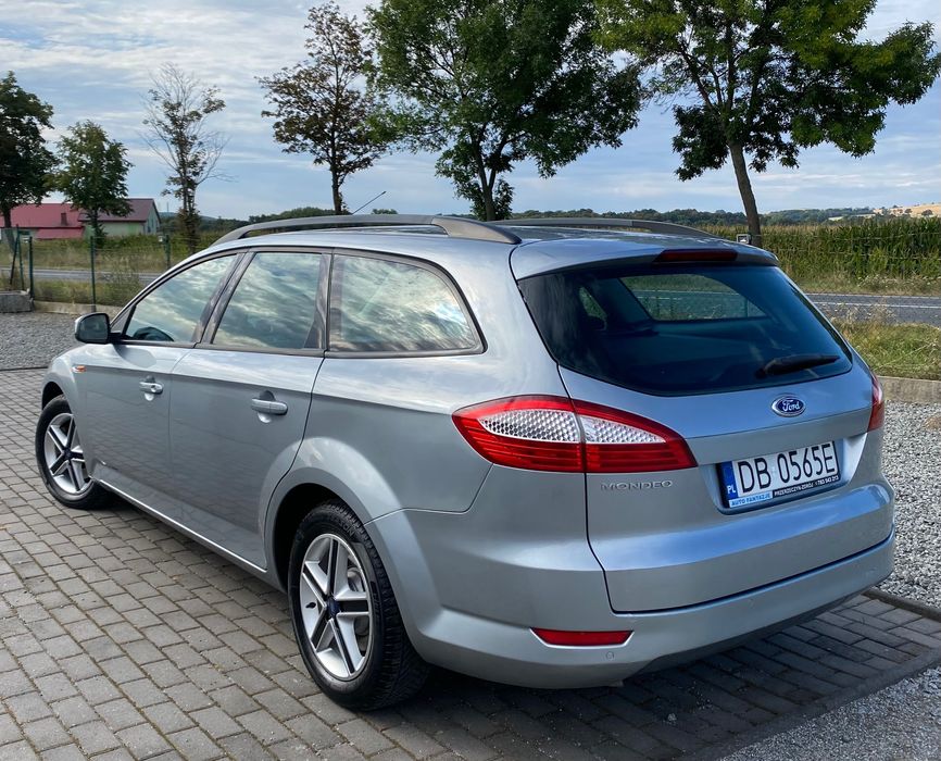 Ford Mondeo 1.6 benzyna niski przebieg zadbany