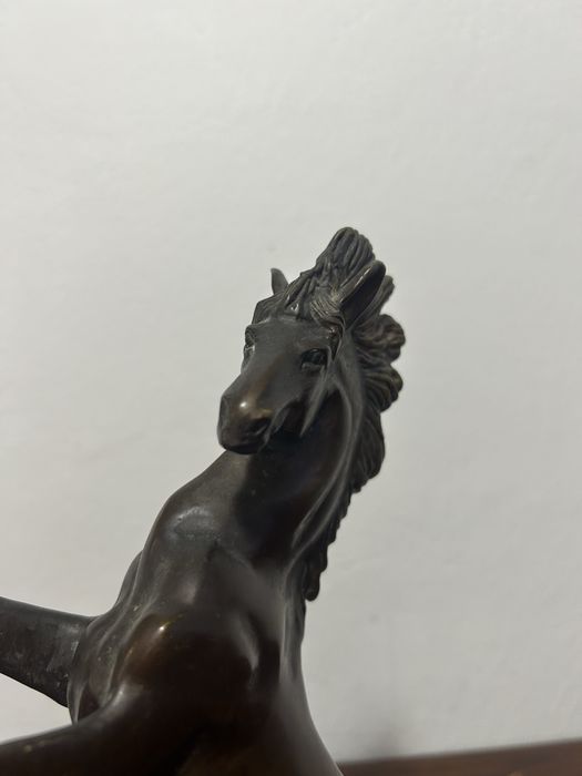 Koń z brązu figurka