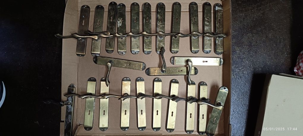 Puxadores de portas interiores antigos em latão