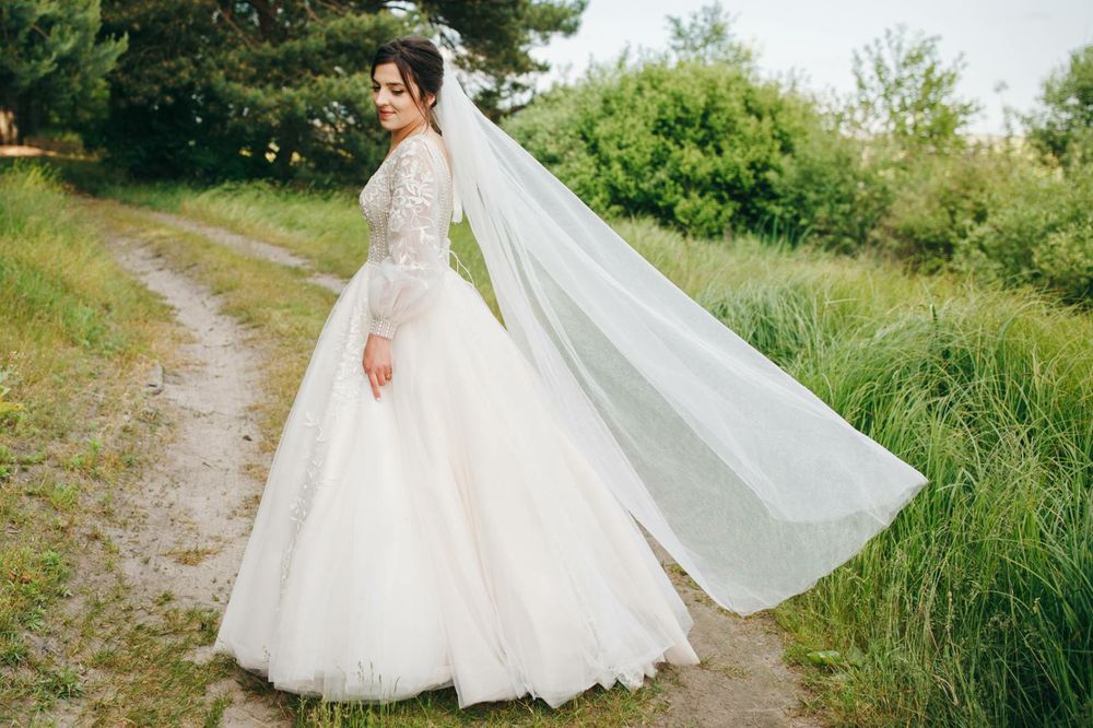 Весільна сукня..