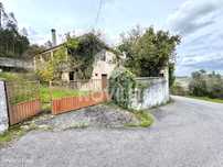 Moradia Isolada T3 e anexos com 485m2 de terreno urbano.