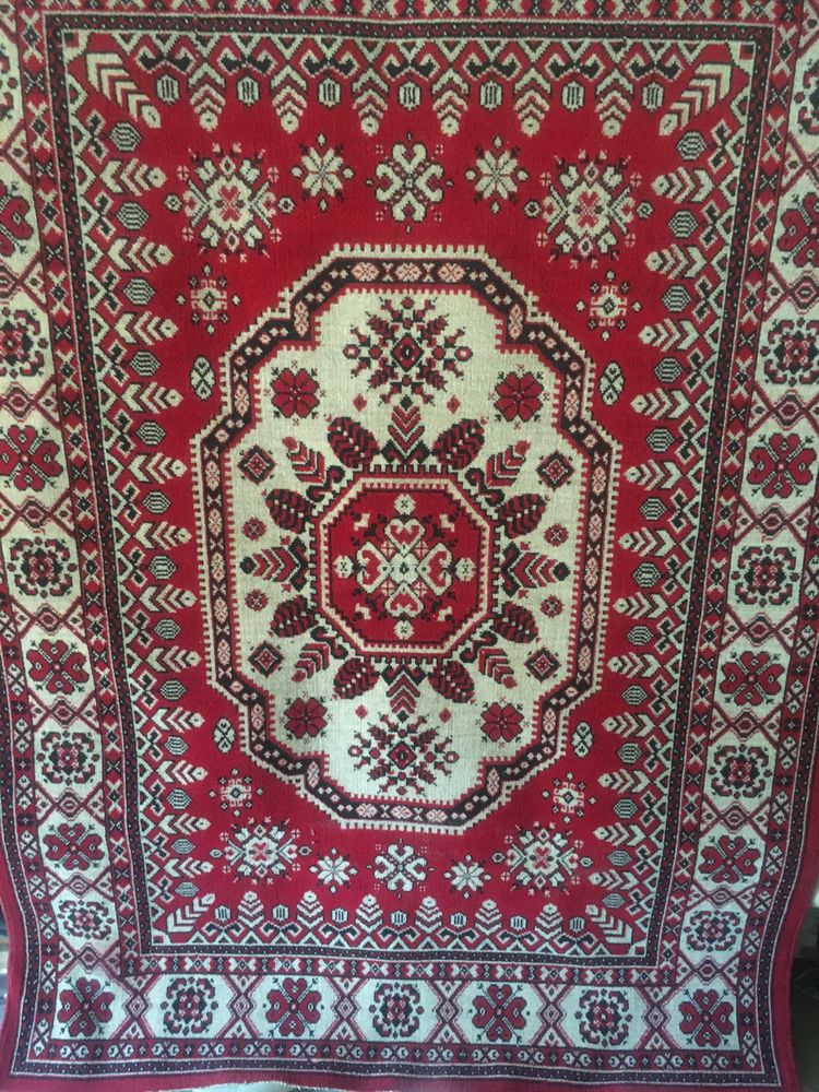 Ковер 1.40х1.90 в хорошем состоянии.