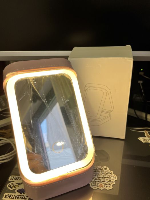 Porta jóias com espelho e luz frontal