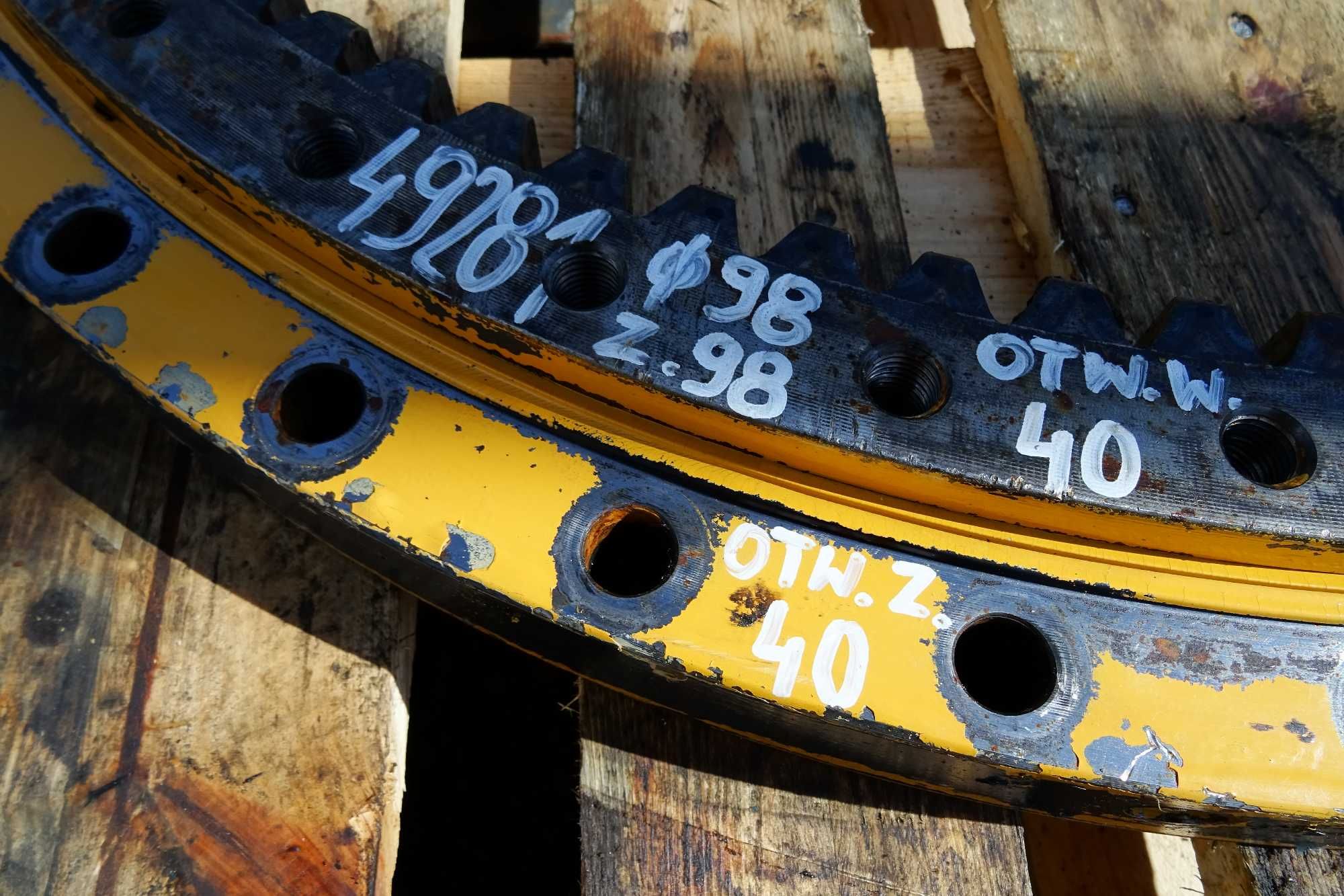 Wieniec obrotu. Łożysko obrotu do koparki Liebherr R312. Slewing ring
