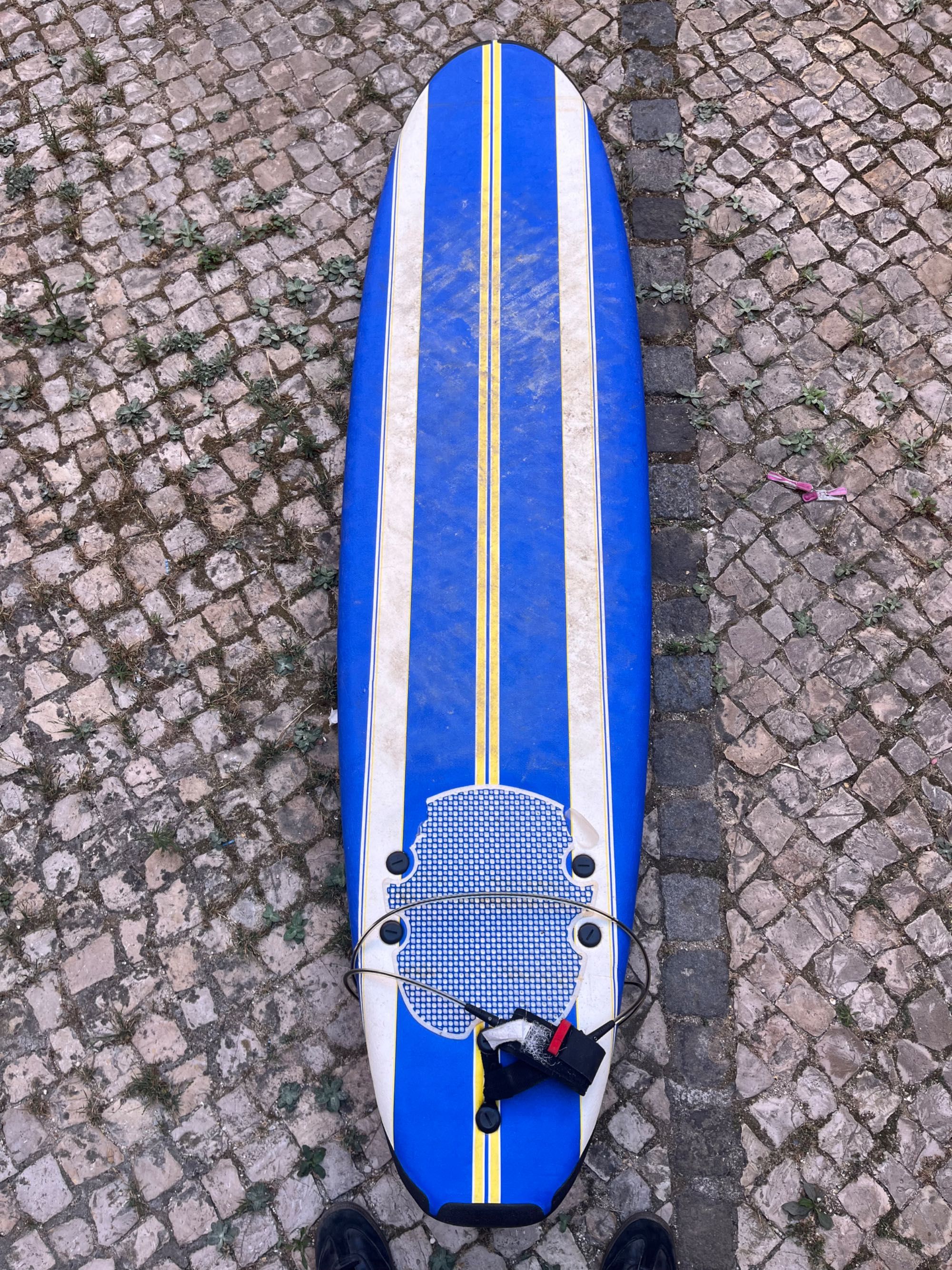 Pranch Surf 7.0 + Fato M / Surfboard and Wetsuit