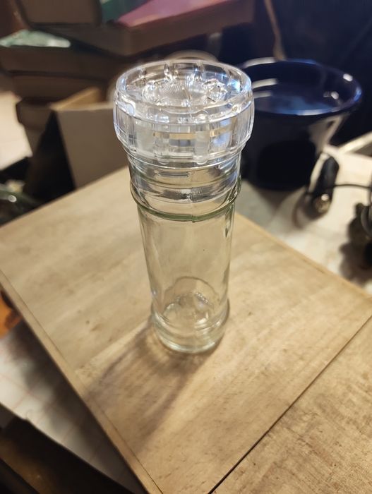 Młynek do ziół i przypraw.