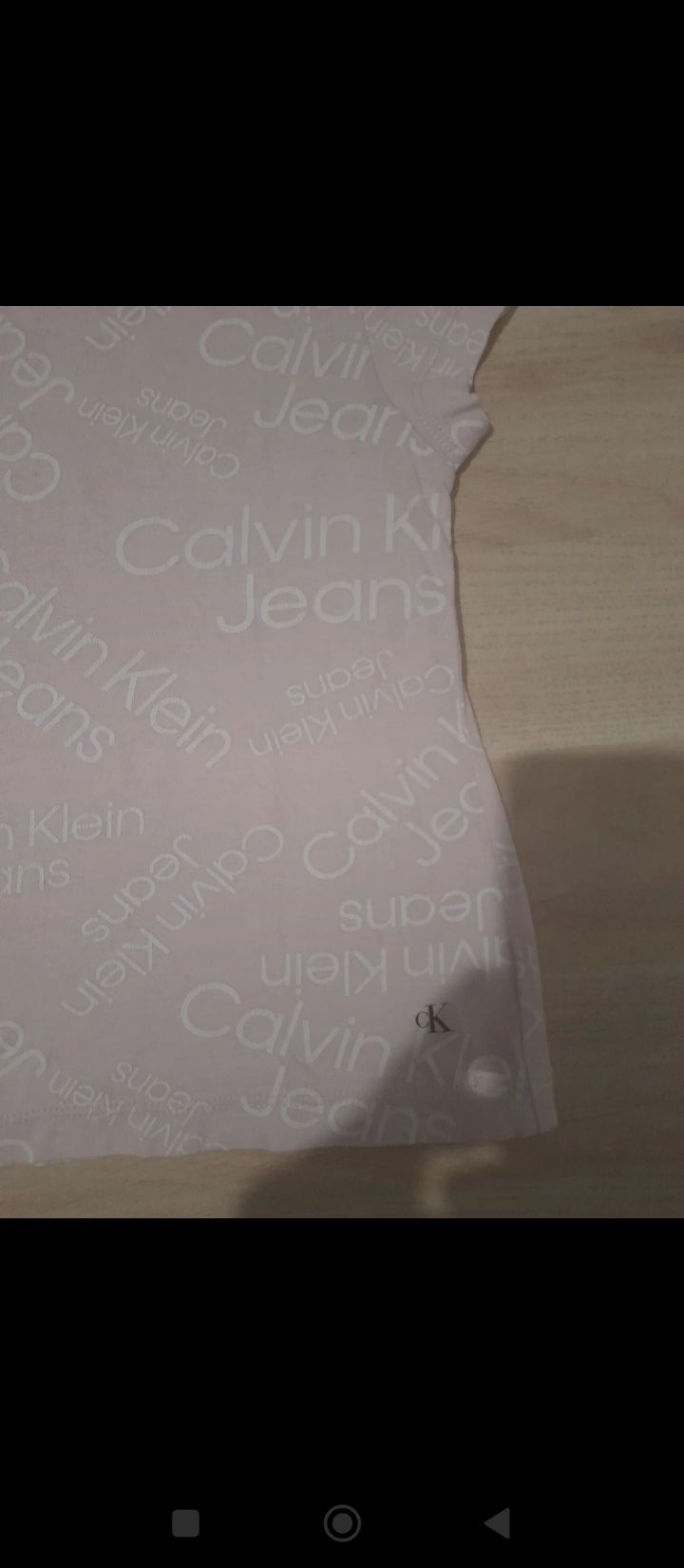 T-shirt Calvin Klein Tamanho 2/3 anos