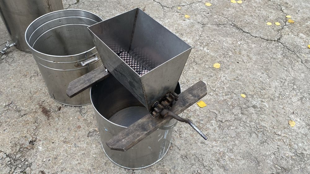 М’ялка для винограду + баки з нержавійки (комплект для виноробства)