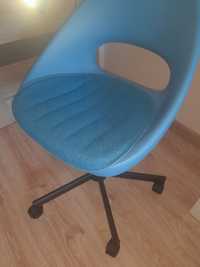 IKEA krzesło obrotowe niebieskie z podkładką niebieską