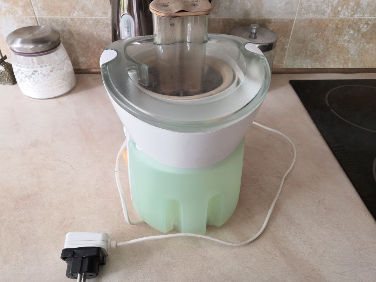 Sokowirówka Philips hr1821 moc 220W