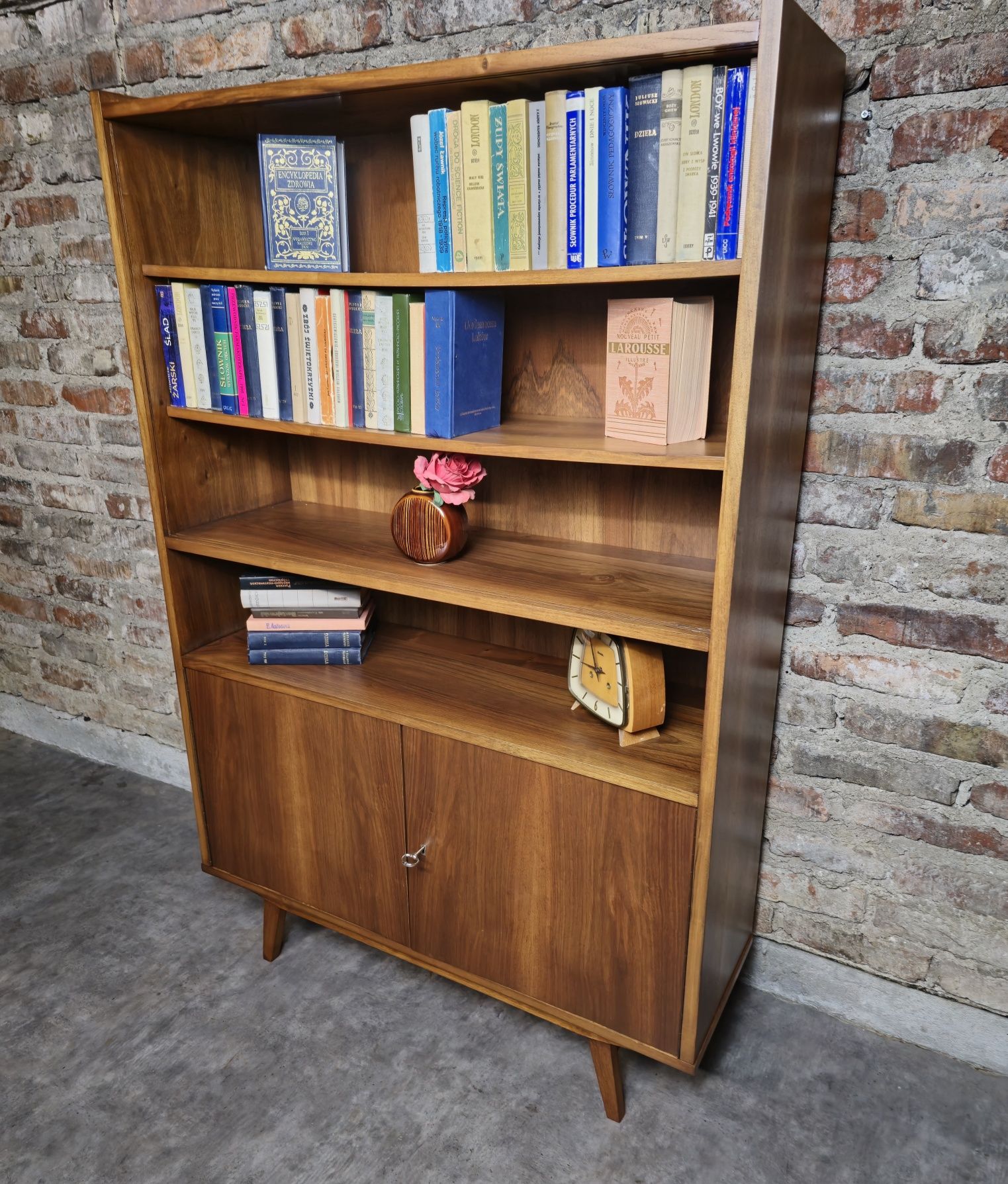 Biblioteczka vintage prl po całkowitej renowacji
