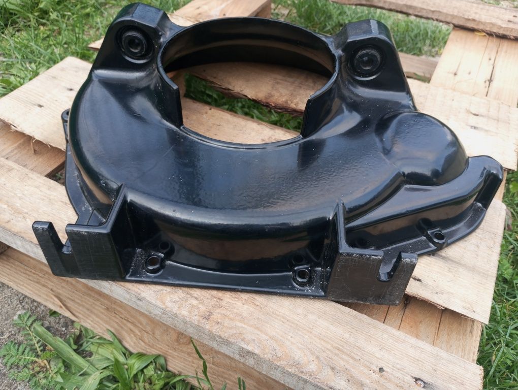 Dzwon mercuiser 4.3 osłona podpora sprzęgła silnika Volvo penta A2