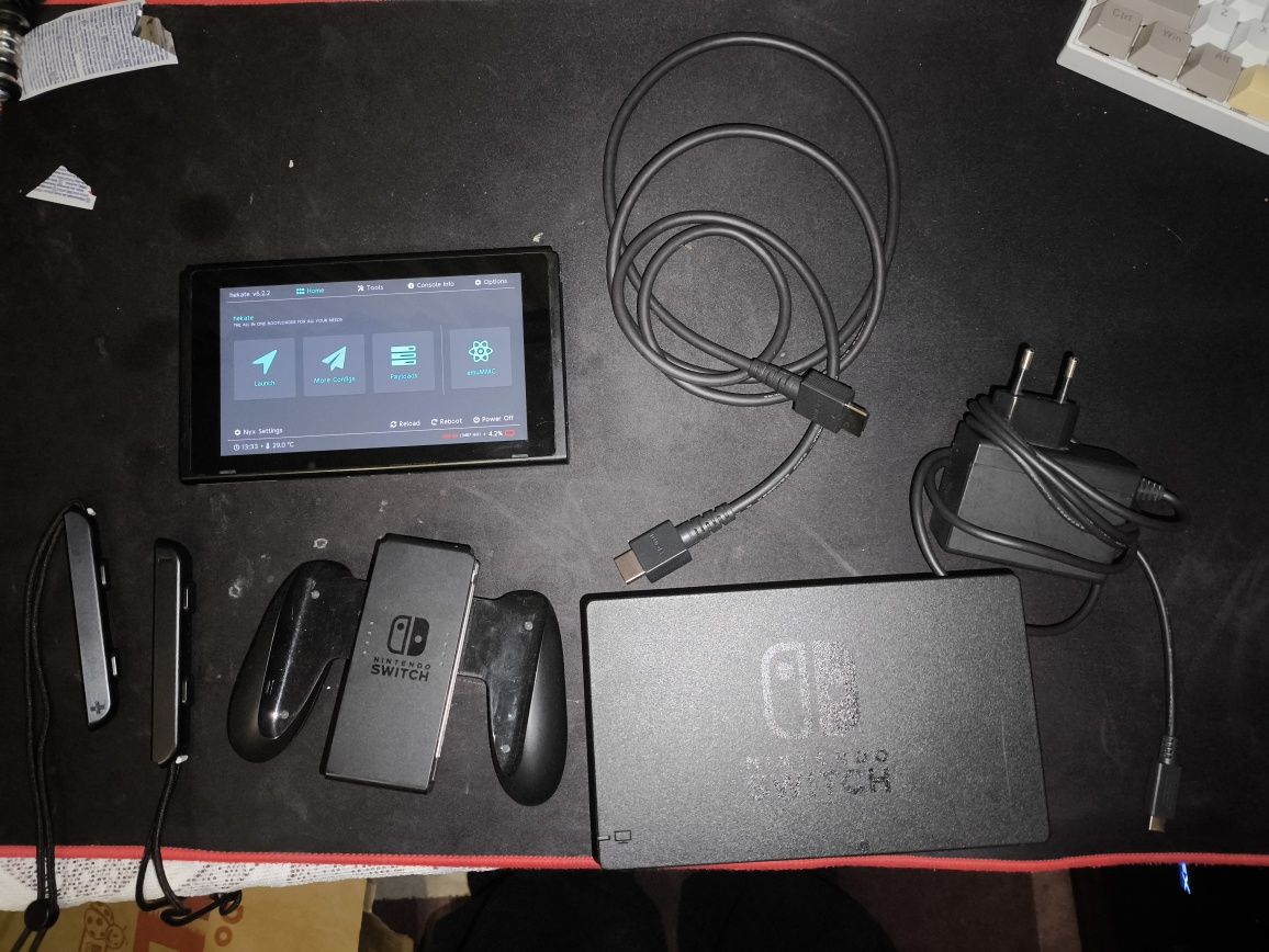 Nintendo switch V2 CFW picofly 128gb