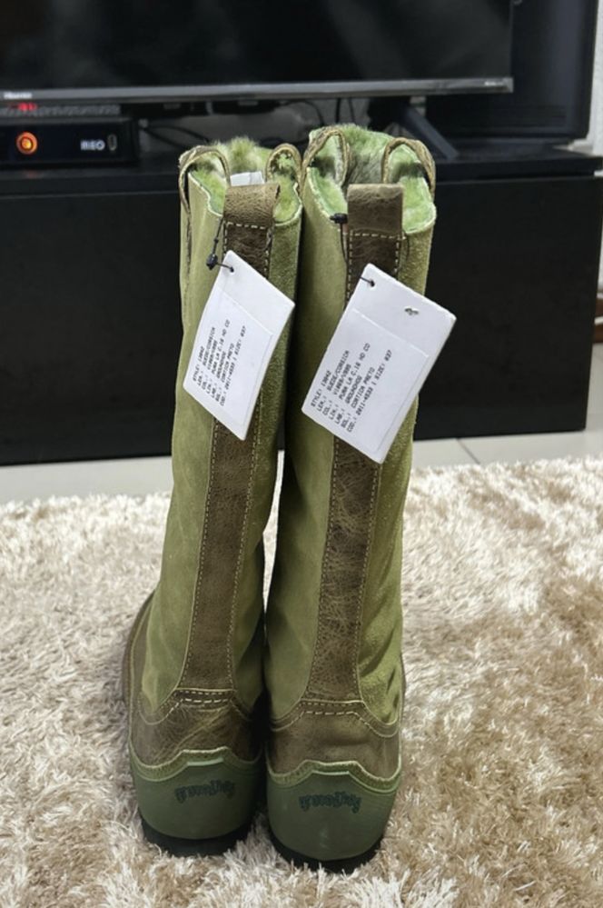 Botas de lã e sola cortiça